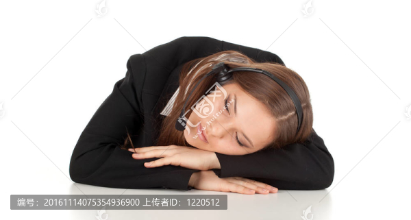 睡青年客服服務(wù)員戴著耳機