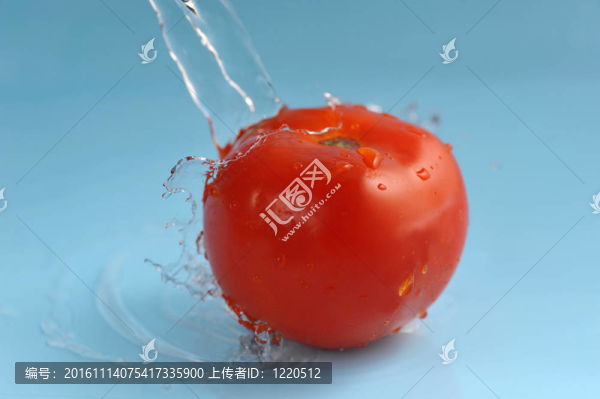 番茄和水濺
