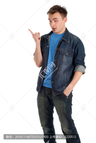喝醉的年輕人；穿著藍(lán)色襯衫的英俊男子