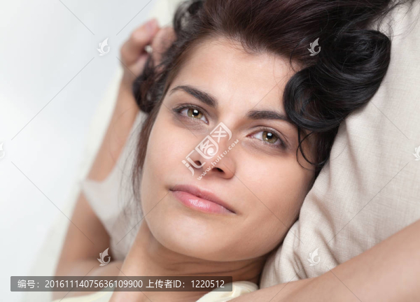 一個漂亮的年輕女人的肖像