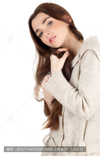 悲哀；年輕的長發(fā)女人穿著鮮艷的毛衣