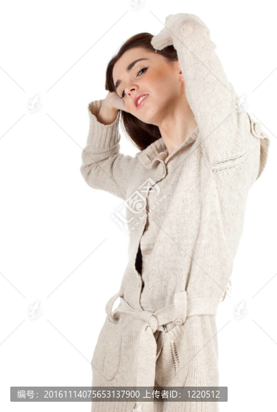 悲哀；年輕的長(zhǎng)發(fā)女人穿著鮮艷的毛衣
