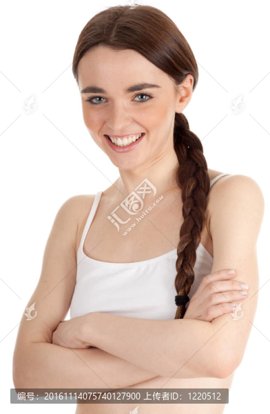 穿十字服的年輕女子