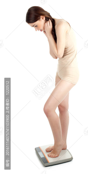站在規(guī)模微笑的年輕女子內(nèi)衣