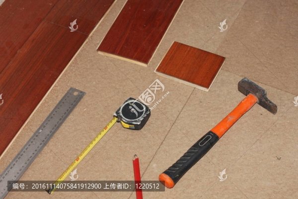 安裝硬木地板的工具