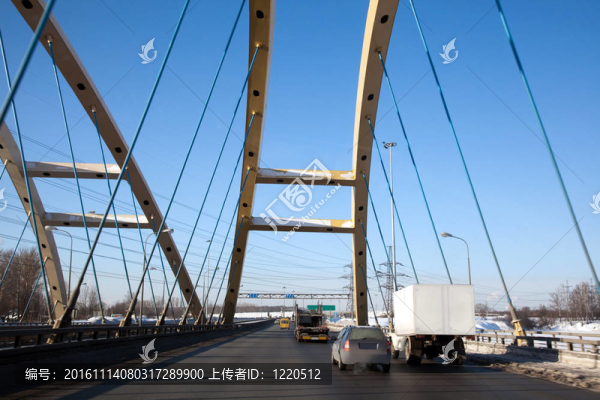 公路.來自移動車輛的照片。