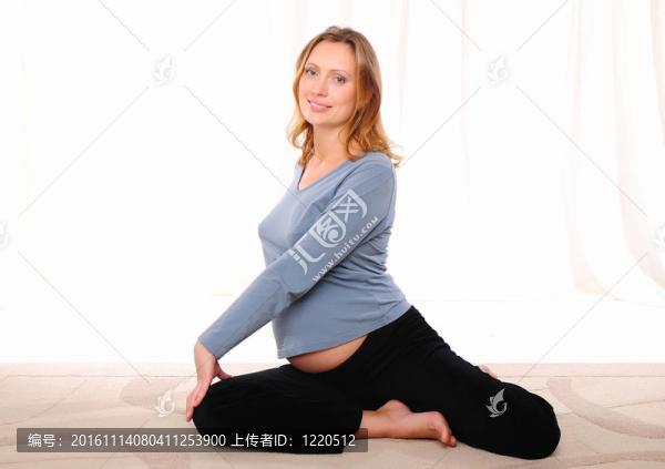 年輕的孕婦