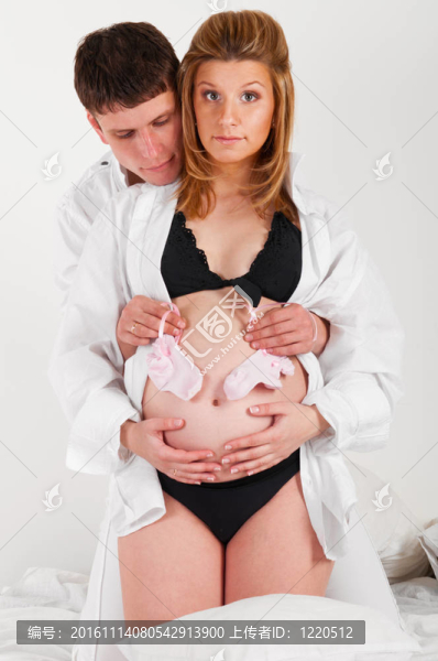 丈夫和懷孕的妻子