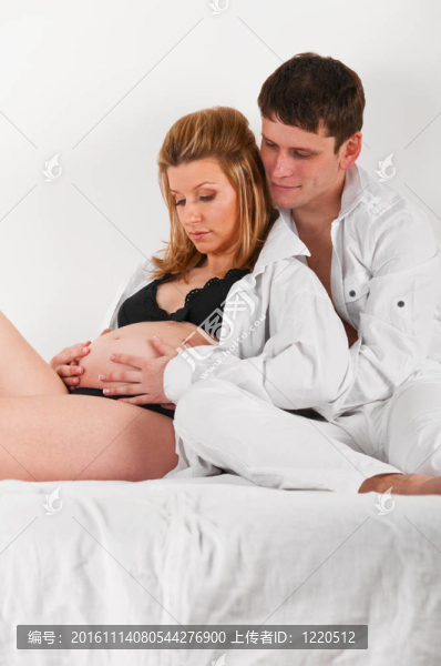 丈夫和懷孕的妻子