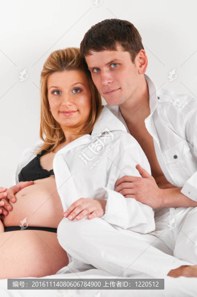 丈夫和懷孕的妻子