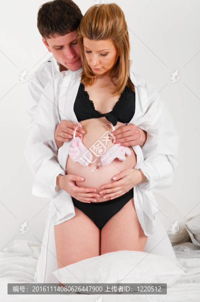 丈夫和懷孕的妻子