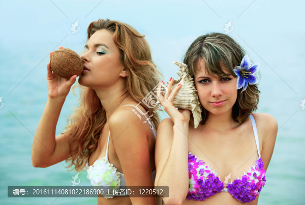 女孩與椰子