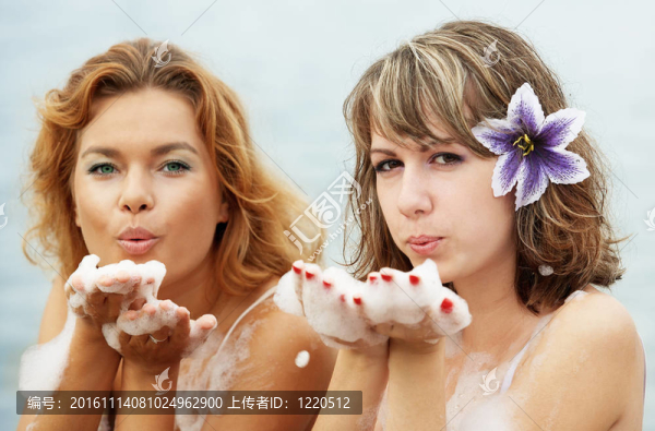 海灘上的女孩