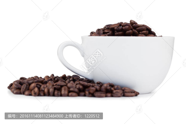 裝滿咖啡豆的杯子
