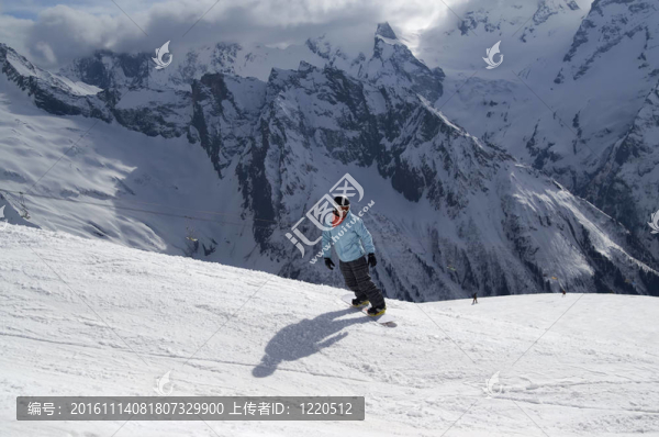 在滑雪場滑雪