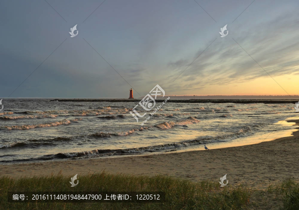 湖的日落