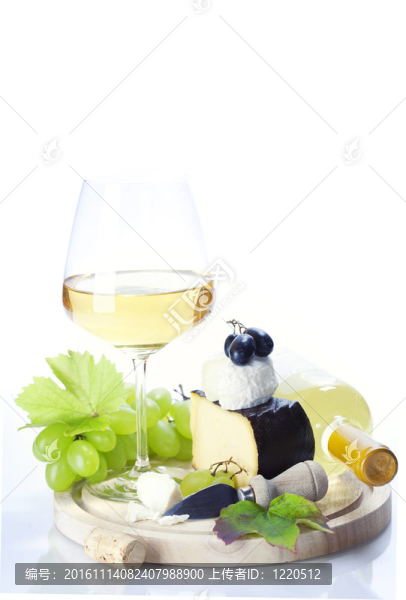 白葡萄酒；葡萄和奶酪