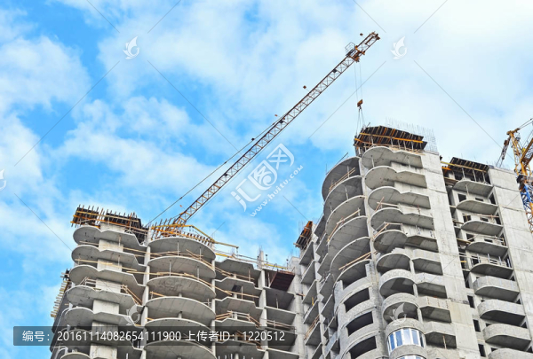建筑起重機(jī)和建筑在藍(lán)天建設(shè)