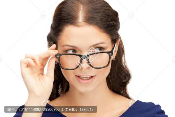 眼鏡上的可愛的女人