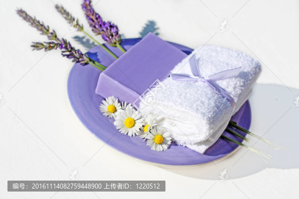 薰衣草花和肥皂