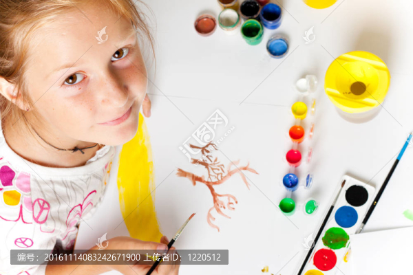 小孩子畫畫