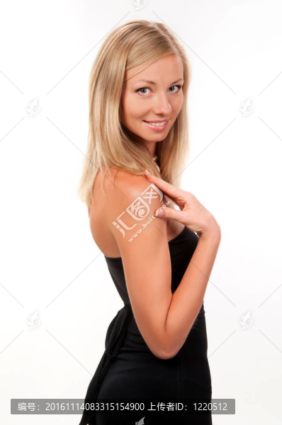 穿深色衣服的女孩