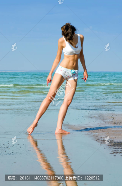 海灘上的女人