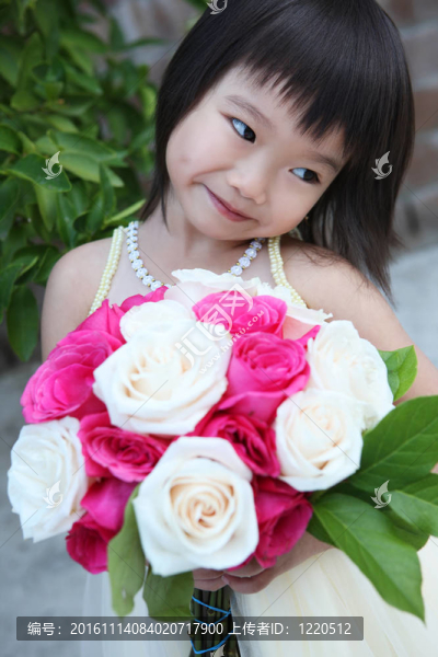 可愛的女孩與Flowers