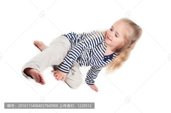 小可愛的女孩在工作室