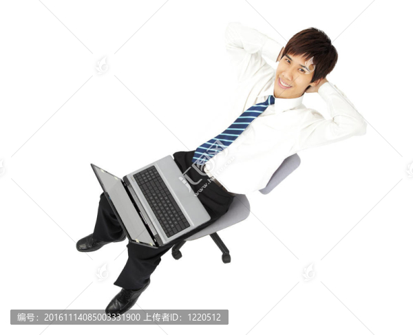 輕松年輕的商人與筆記本電腦