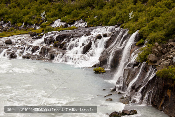 瀑布hraunfossar,-冰島