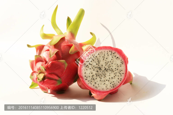 白色的龍果；泰國。