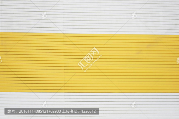 黃色和白色的商店墻。