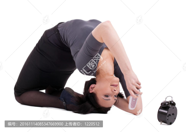 商務(wù)女性躺在瑜伽上談細(xì)胞