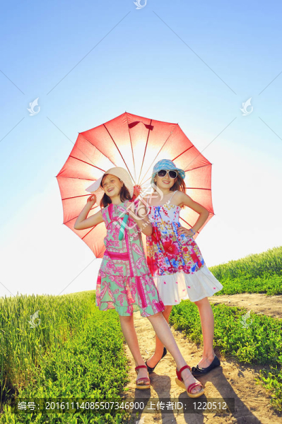 帶雨傘的女孩