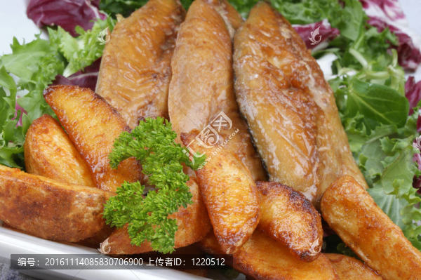 煙熏鯖魚(yú)魚(yú)片和烤薯角