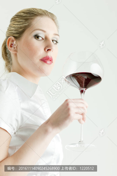 年輕女子的畫像與一杯紅葡萄酒