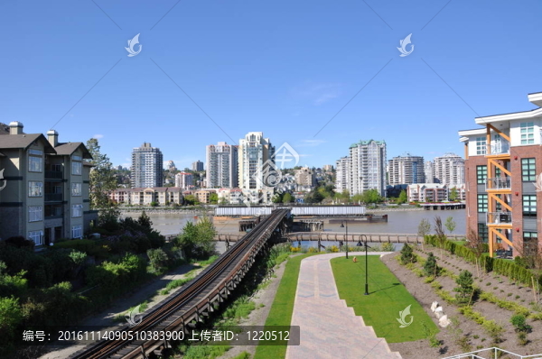 列車與建筑合并