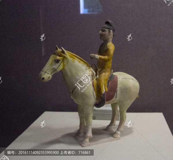 三彩黃衣騎馬俑