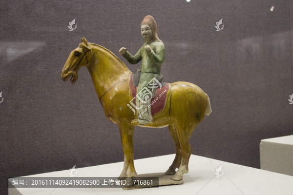 三彩綠衣騎馬俑