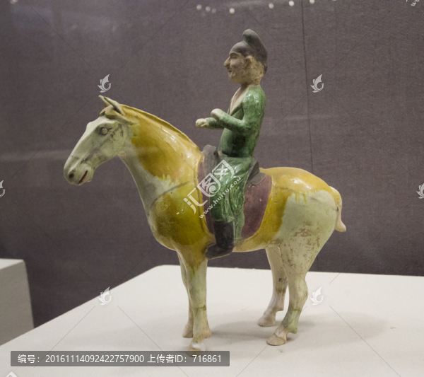 三彩綠衣騎馬俑
