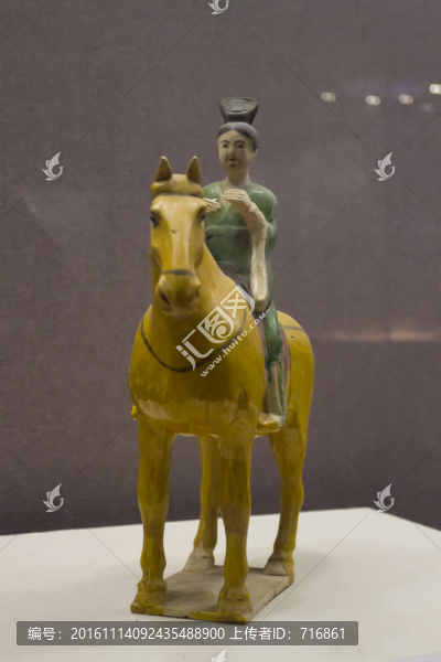 三彩綠衣騎馬俑