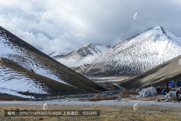 雪山峽谷