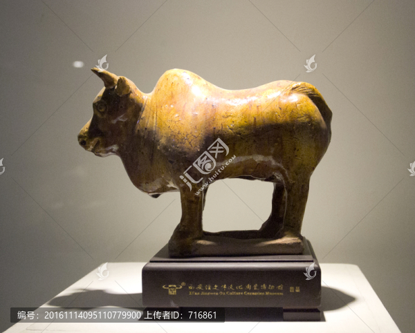 唐三彩絞胎牛
