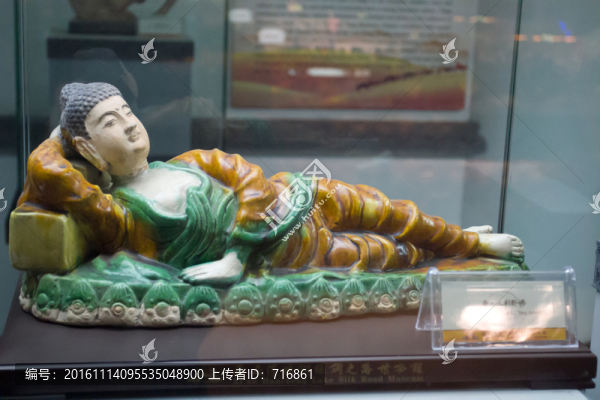 唐三彩臥佛