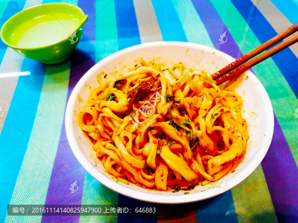 麻辣面,手搟面,拌面