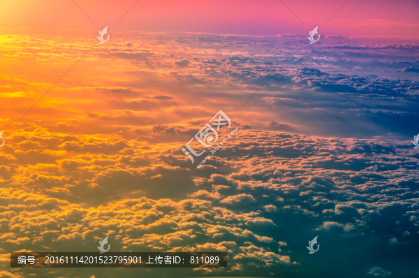 飛機看云彩