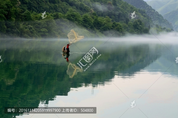 霧漫小東江,漁船