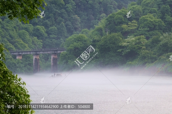 霧漫小東江