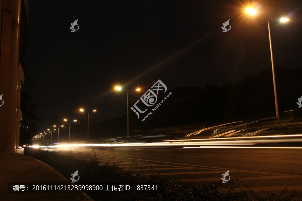 夜晚馬路車流